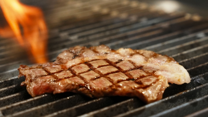 【ご夕食アップグレード】メイン料理/北海道・十勝ハーブ牛のグリルステーキ〜焼きたてをテーブルへ